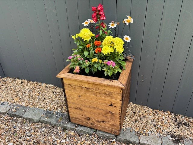 HB216 - Large Windsor Planter - Image 3