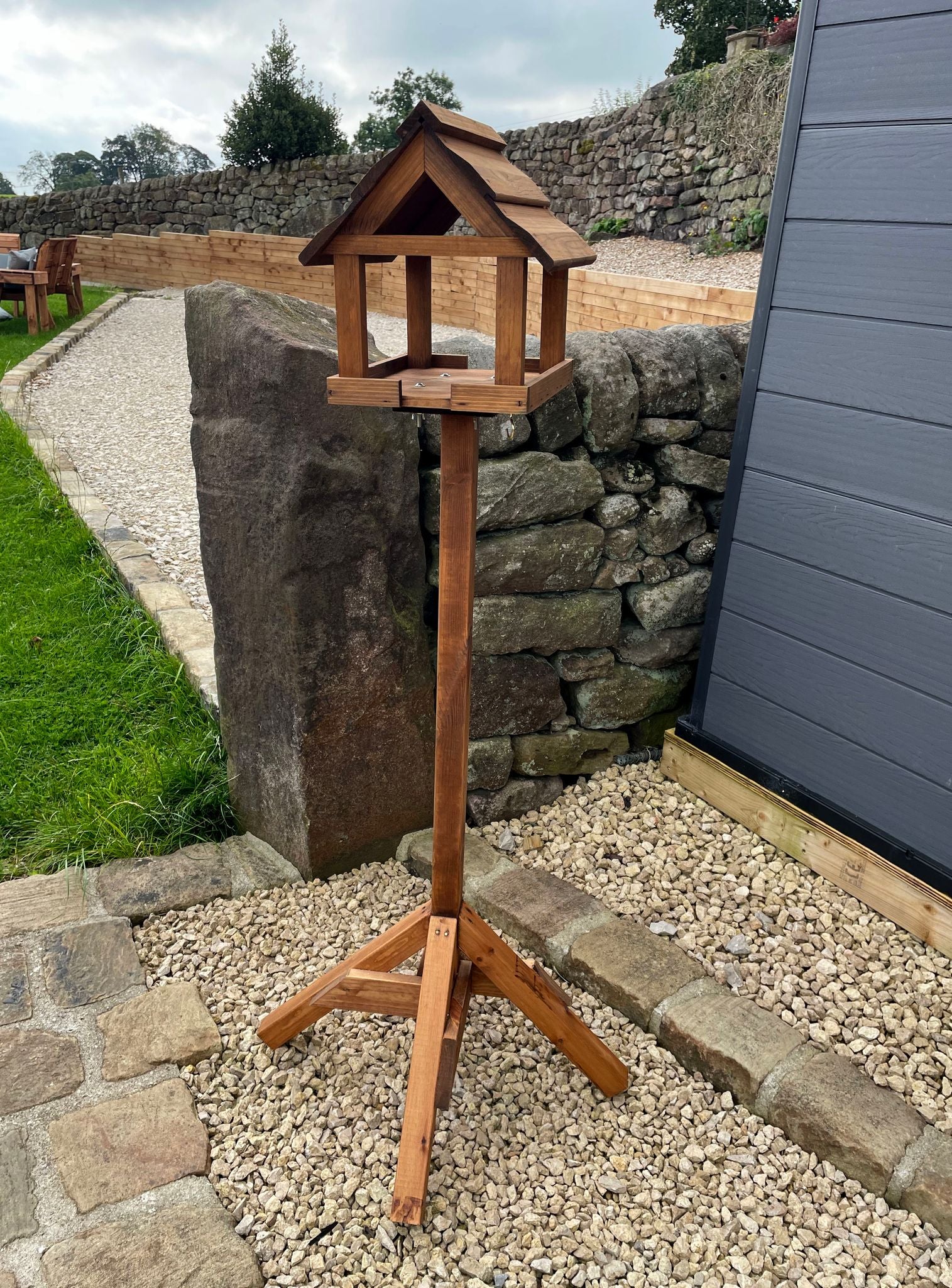 HB242 - Premium Bird Feeding House - Image 3