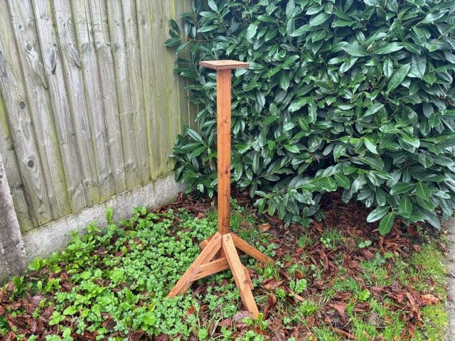 HB243 - Kielder Bird Table Stand - Image 3