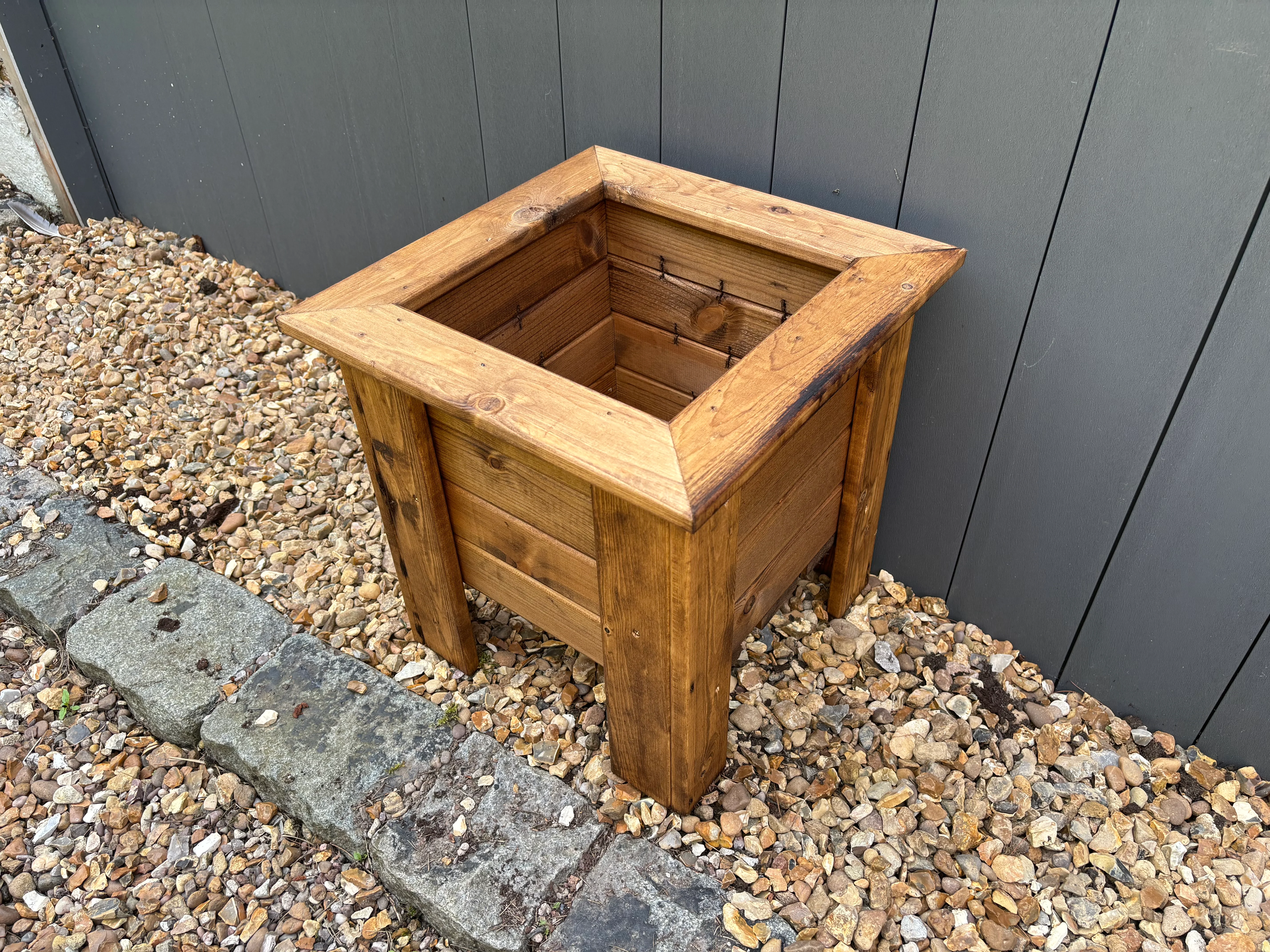 HB286 - Prestbury Raised Square Planter Regular - Image 2