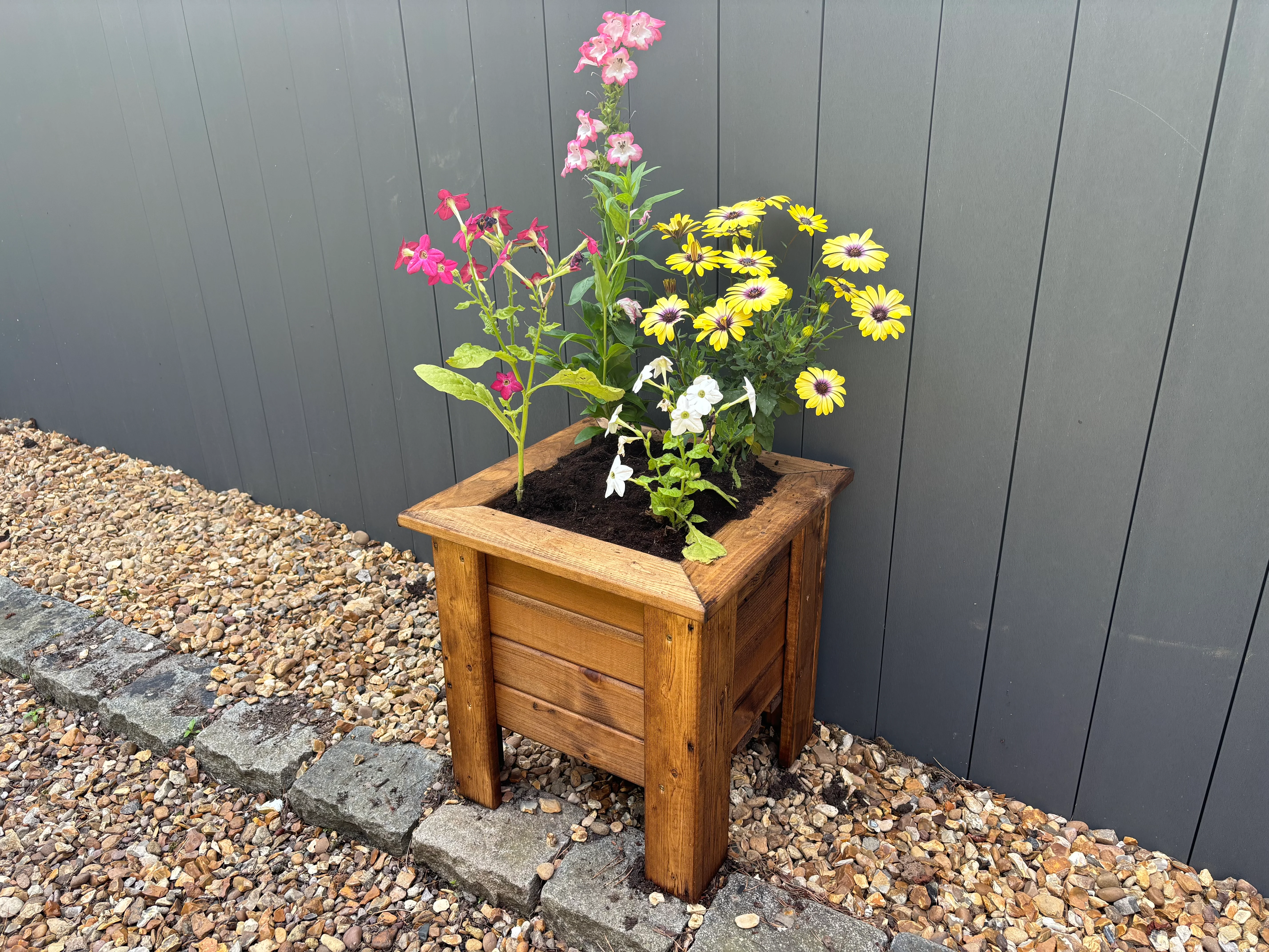 HB286 - Prestbury Raised Square Planter Regular - Image 3