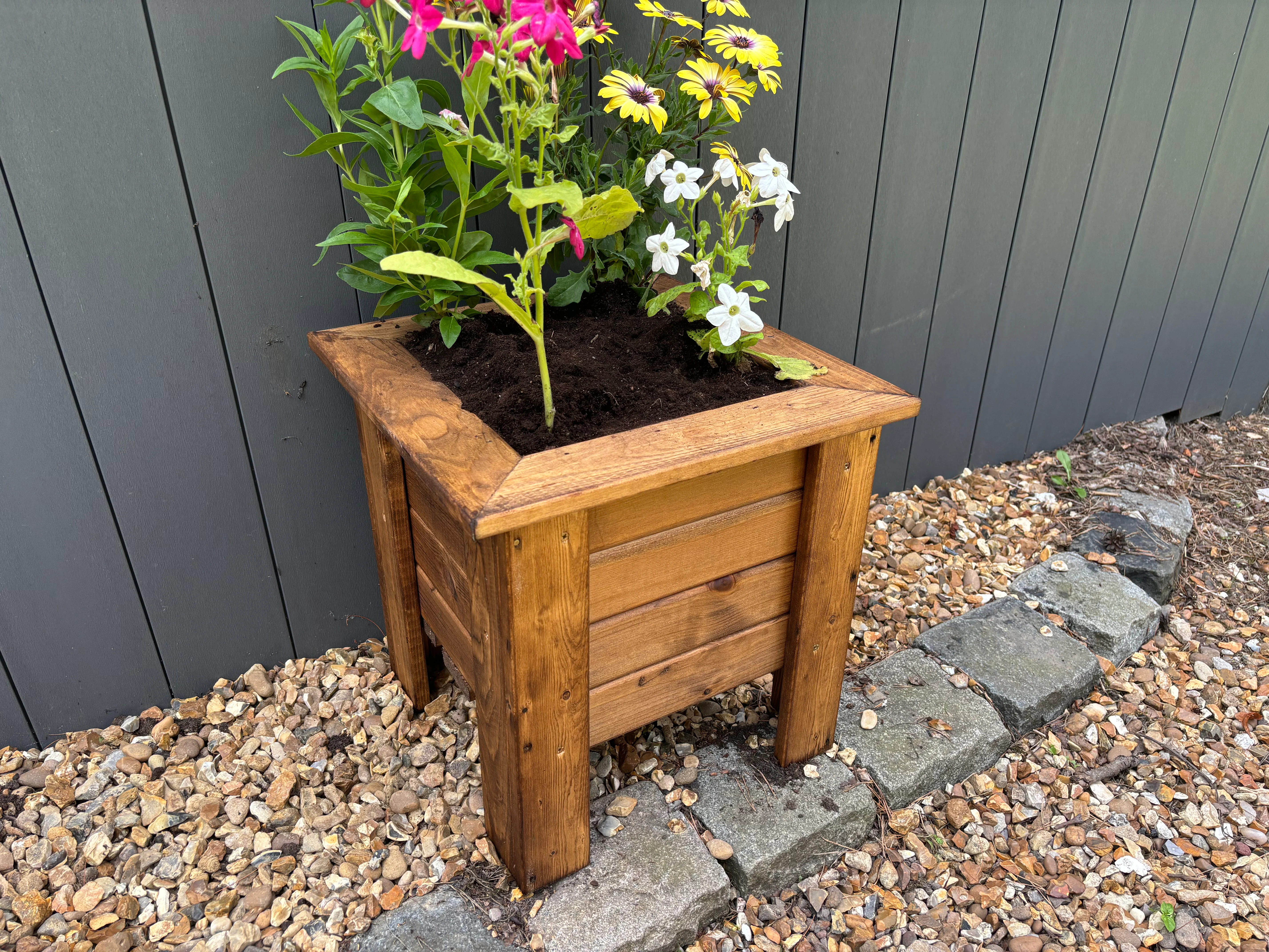HB286 - Prestbury Raised Square Planter Regular - Image 4