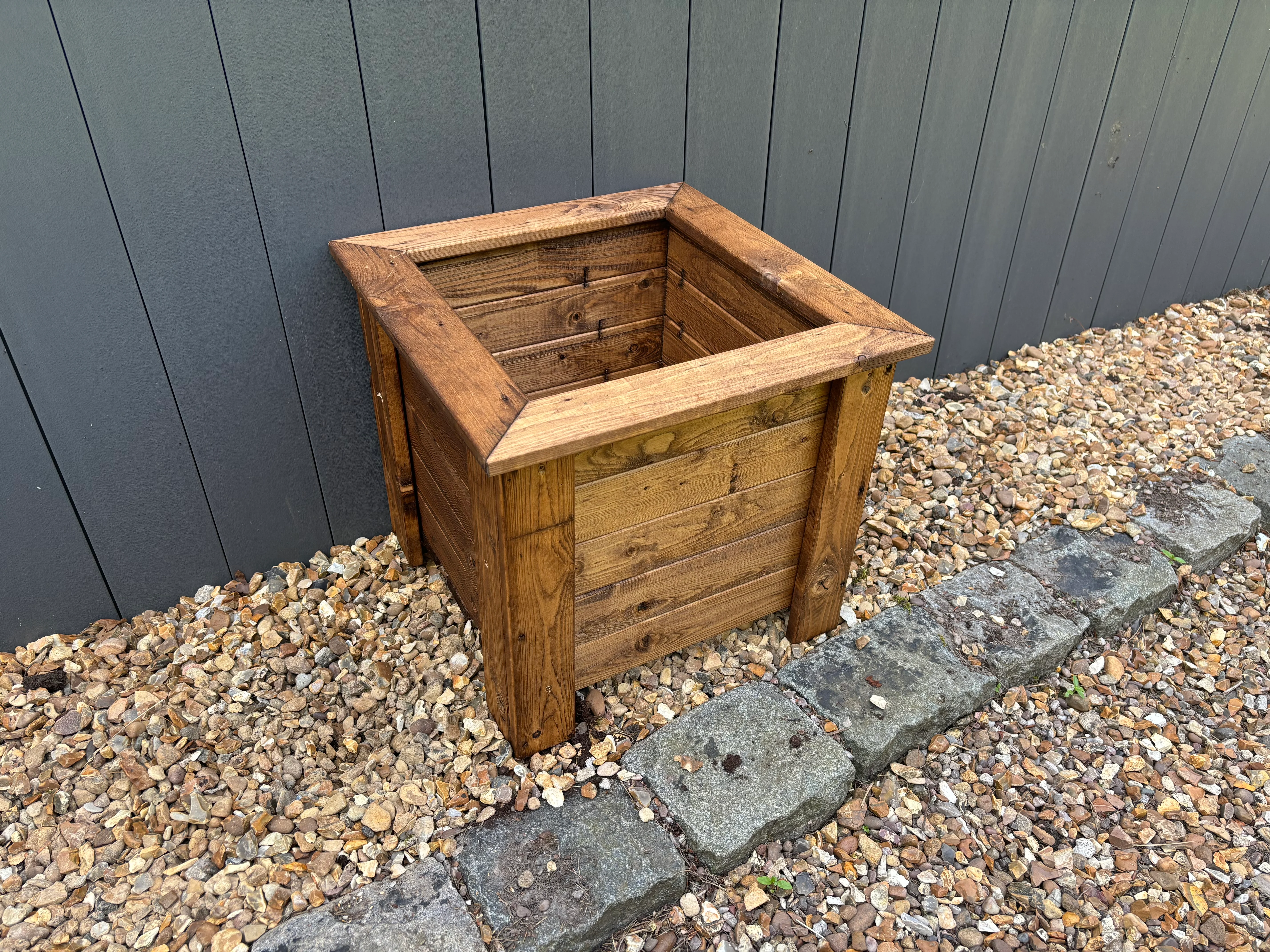 HB287 - Prestbury Raised Square Planter Large - Image 2