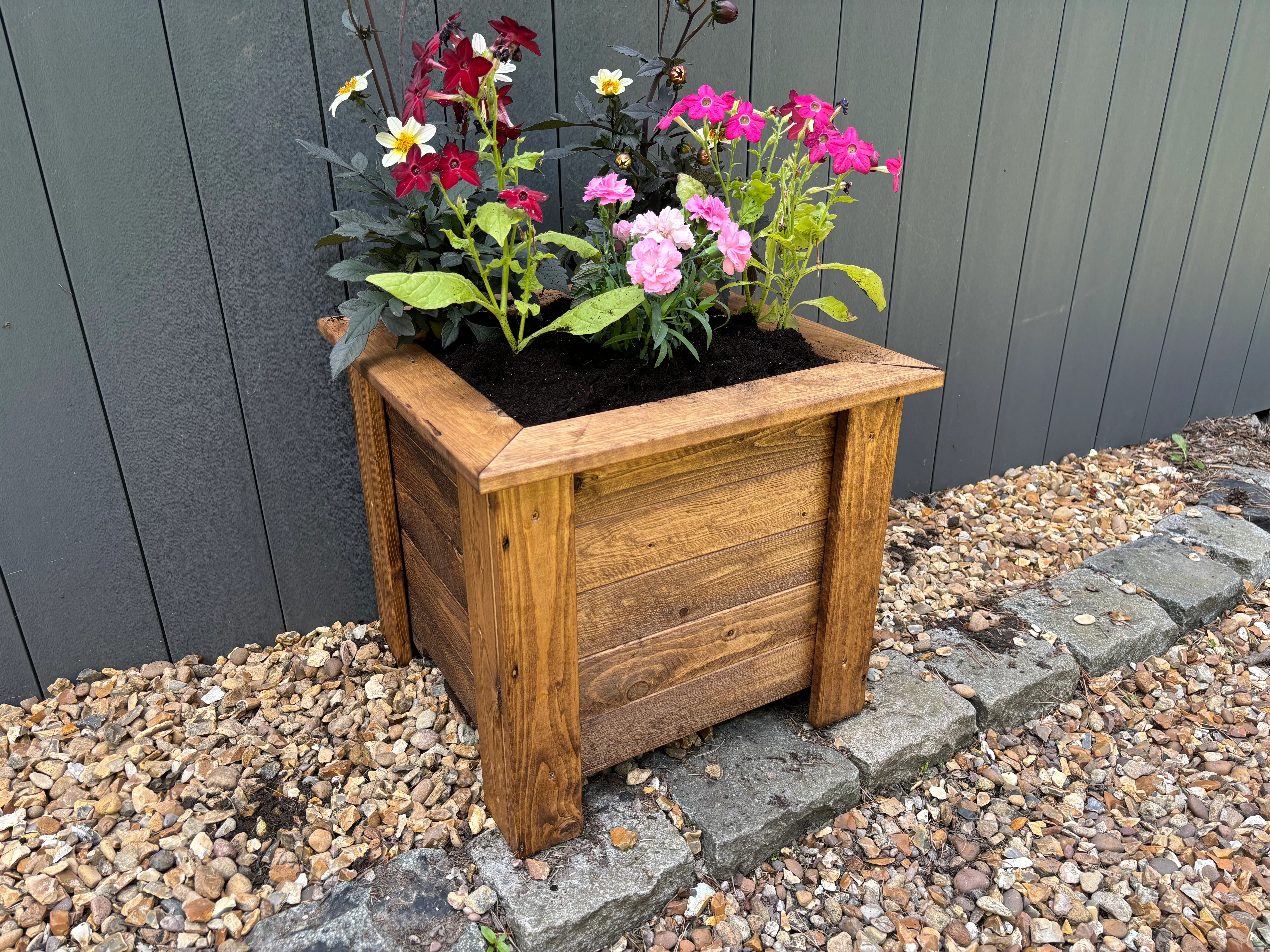 HB287 - Prestbury Raised Square Planter Large - Image 3