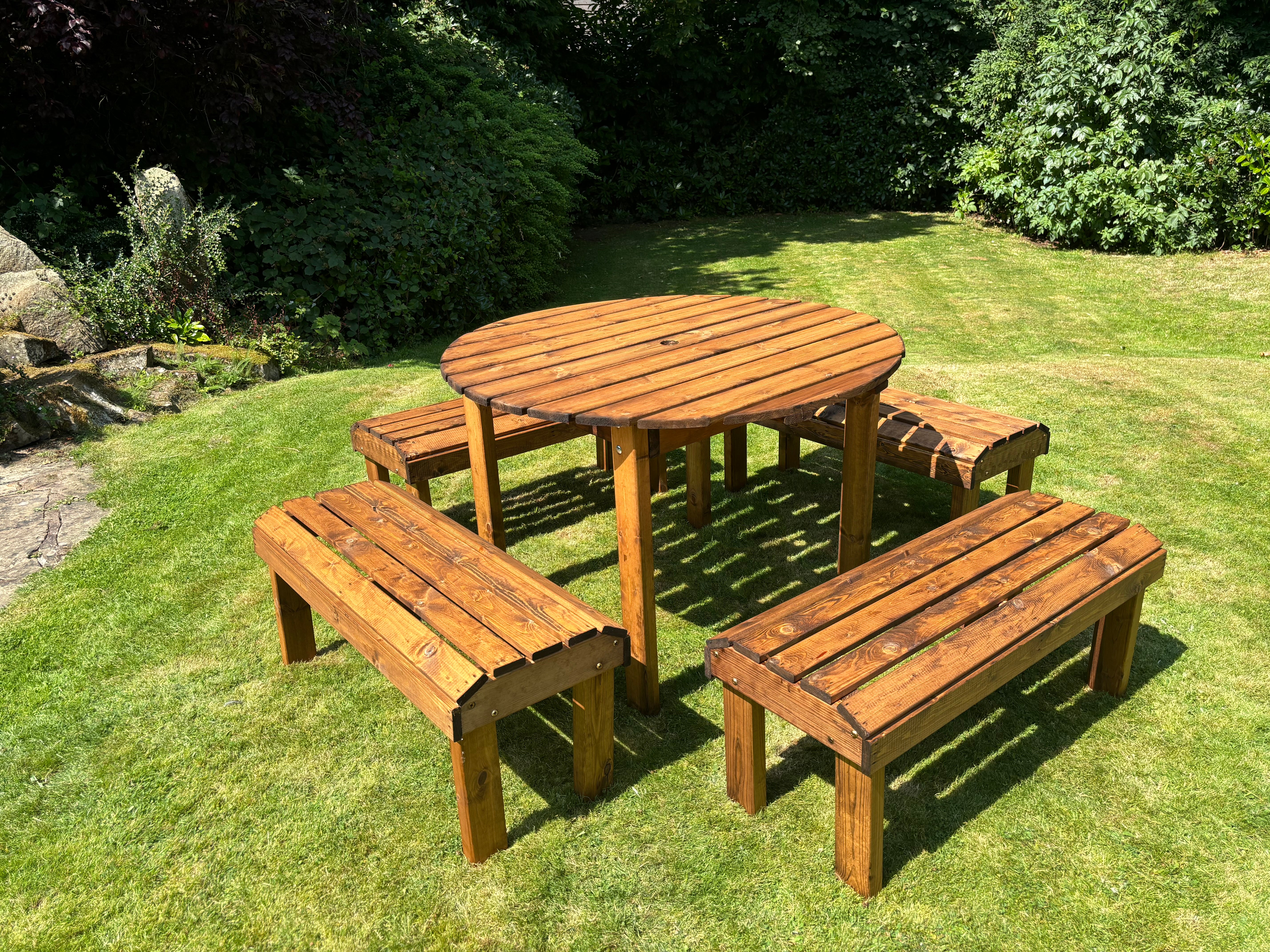 HB299 - Knights Eight Seat Round Table Set - Image 3