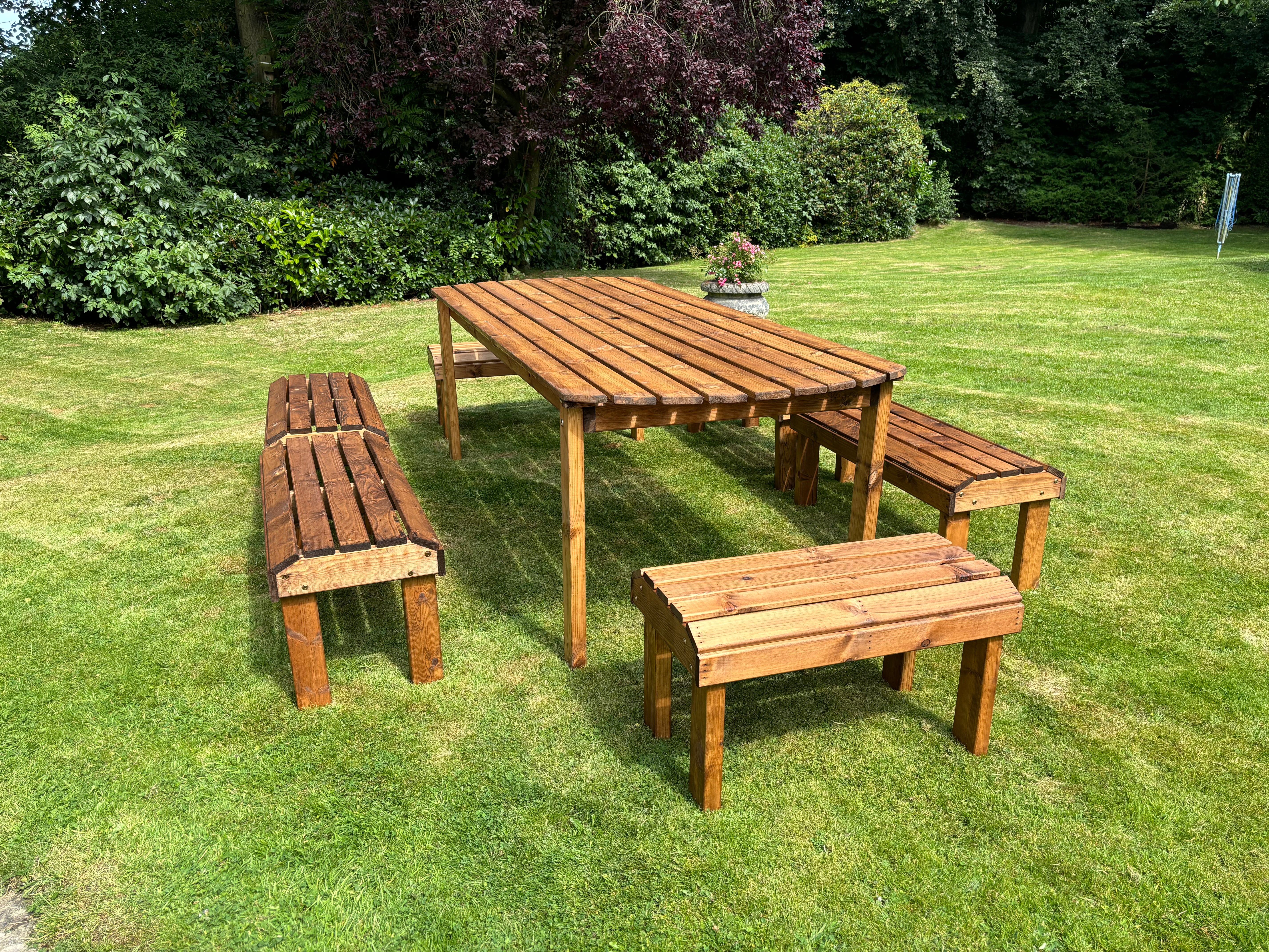 HB300 - Knights Ten Seater Table Set - Image 4