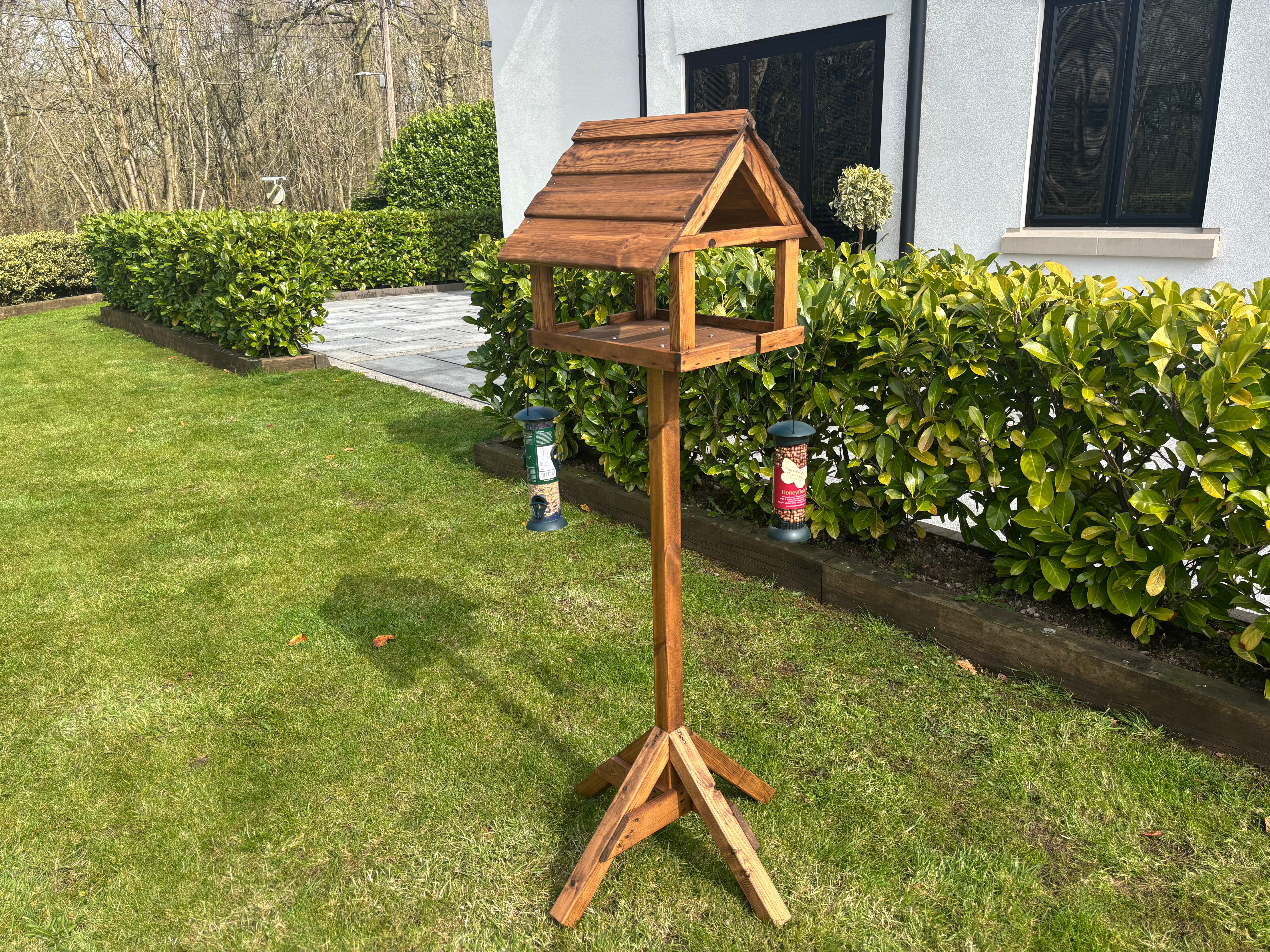 HB316 - Premium Extra Large Bird Feeding House - Image 5